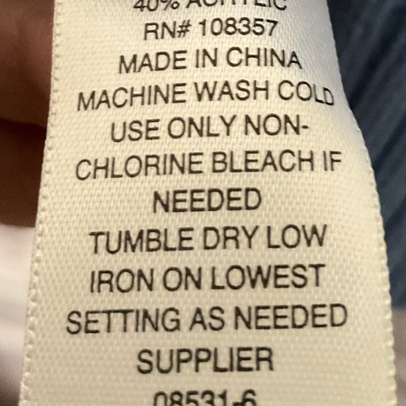 St. John’s Bay slightly distressed sweater Size Medium NEW - Picture 4 of 4